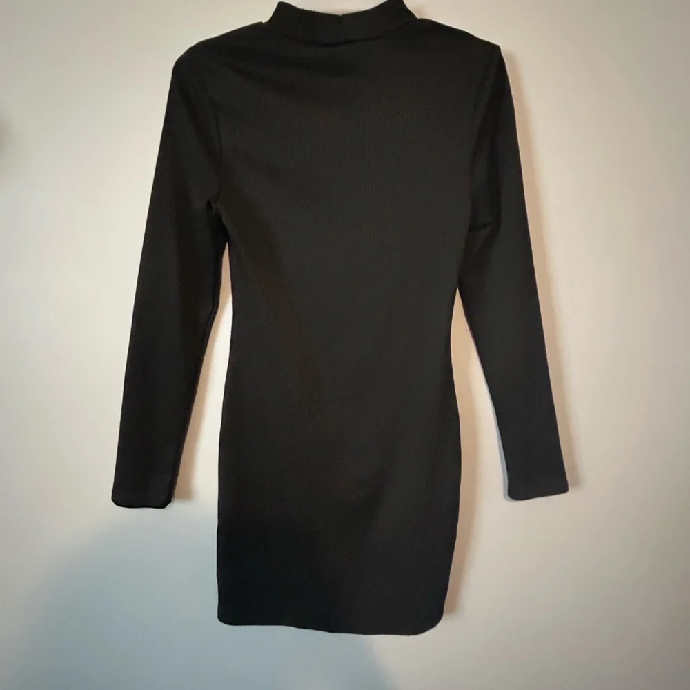 Rewind Black Elegant Cleavage Cutout Long Sleeve Bodycon Form Fitting Dress - Picture 6 of 8